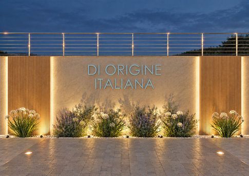 Patio in stile moderno di 1000 di Arcangelo Primato
