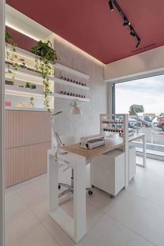 Open Space in stile contemporaneo di 75 di Caleidoscopio Architettura