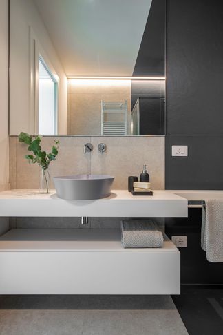 Bagno in stile minimal di 5 di Cariolato Arredamenti Bagno in stile minimal di 5 di Cariolato Arredamenti