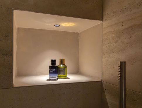 Bagno in stile contemporaneo di 5 di Castelli Sasso architetti