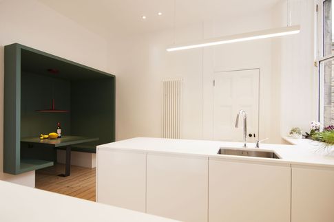 Cucina in stile contemporaneo di 20 di fabio gallo architetto Cucina in stile contemporaneo di 20 di fabio gallo architetto