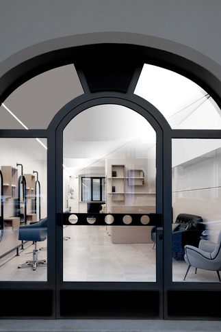 Open Space in stile contemporaneo di 55 di Studio A. Architetti