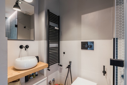 Bagno in stile contemporaneo di 3 di As architettura