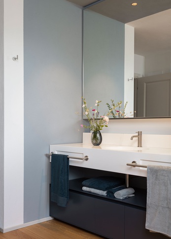 Bagno in stile moderno di 14 di Annalisa Carli Architetto