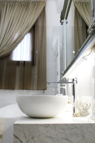 Bagno in stile moderno di 10 di 4rch gruppo di architettura