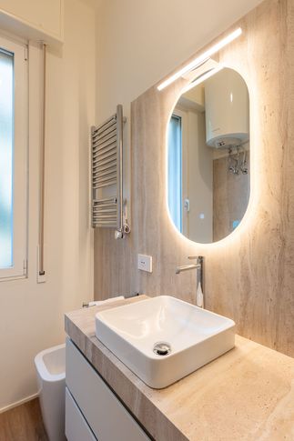 Bagno di Servizio in stile mediterraneo di 3 di Chiara Fedele Interior Design Bagno di Servizio in stile mediterraneo di 3 di Chiara Fedele Interior Design