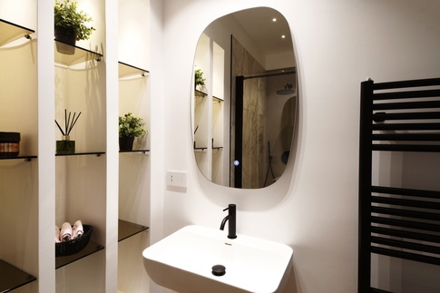 Bagno di Servizio in stile contemporaneo di 4 di kkarchitecture Bagno di Servizio in stile contemporaneo di 4 di kkarchitecture
