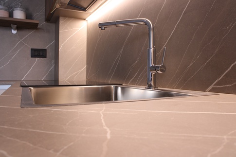 Cucina in stile moderno di 24 di Chiara Colucci Interior Designer Cucina in stile moderno di 24 di Chiara Colucci Interior Designer