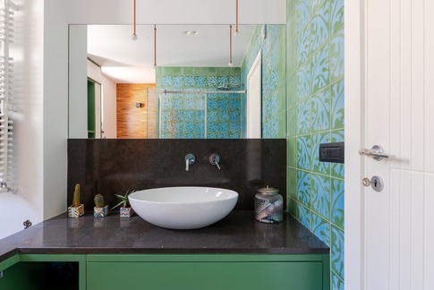 Bagno in stile contemporaneo di 9 di Rossella Fiorillo architetto Bagno in stile contemporaneo di 9 di Rossella Fiorillo architetto