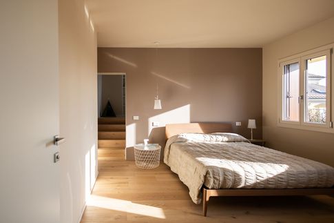 Camera da Letto in stile moderno di 30 di Enzo Razzano Architettura