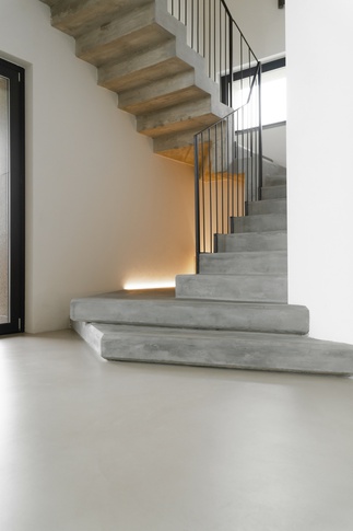 Scale in stile soft industrial di null di Simona Fogalesi interior designer