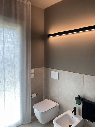 Bagno in stile contemporaneo di 7 di Cariolato Arredamenti