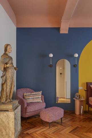 Camera da Letto in stile maximalista di 18 di Rachele Biancalani Studio