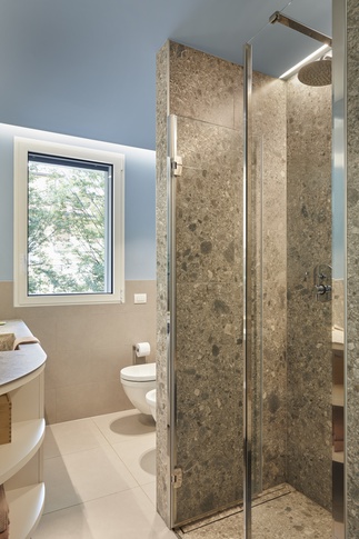 Bagno in stile moderno di 80 di Chantal Forzatti architetto