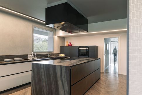 Cucina in stile eclettico di 50 di Lorenzo Franzi | Fotografia