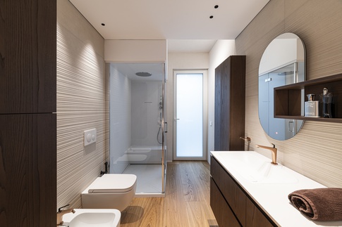 Bagno in stile contemporaneo di 6 di Francesco Cardano Interior Designer Bagno in stile contemporaneo di 6 di Francesco Cardano Interior Designer