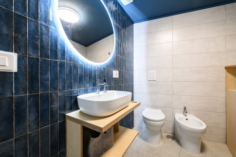 Bagno in stile contemporaneo di 5 di MANUARINO architettura design comunicazione