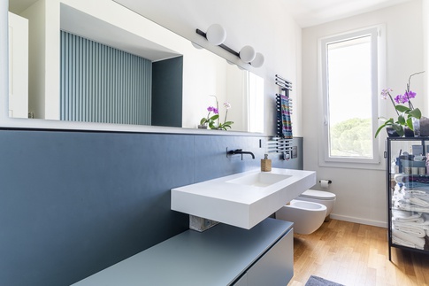 Bagno in stile mediterraneo di 5 di Lorenzo Rossi Architetto Bagno in stile mediterraneo di 5 di Lorenzo Rossi Architetto