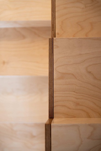 Soggiorno in stile contemporaneo di 38 di MANUARINO architettura design comunicazione