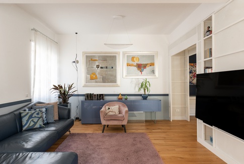 Soggiorno in stile contemporaneo di 40 di Equus Architects