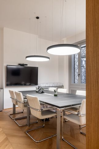 Studio in stile contemporaneo di 130 di Archifacturing - Sara Cimarelli & Giorgio Opolka