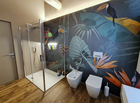 Bagno in stile moderno di 6 di Distretto Lab