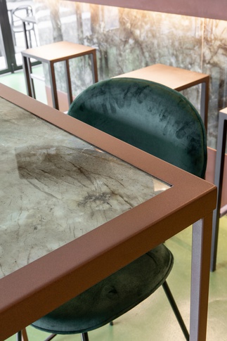 Open Space in stile contemporaneo di 150 di Moltefacce SRL