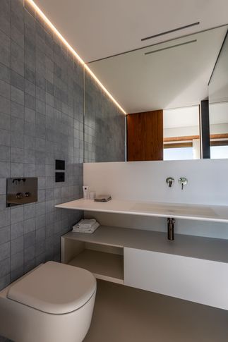 Bagno in stile moderno di 5 di Alessandro Magno Studio