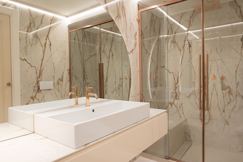 Bagno in stile moderno di 6 di Living Home Design