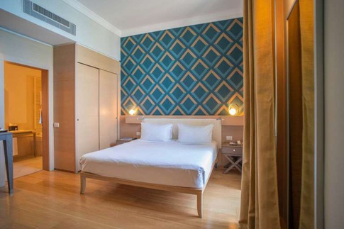 Camera da Letto in stile contemporaneo di 50 di FalegnamePerAmico