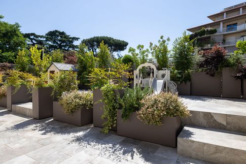 Terrazza in stile contemporaneo di 145 di Archifacturing - Sara Cimarelli & Giorgio Opolka