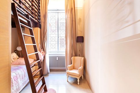 Cameretta Bambini in stile contemporaneo di 20 di Equus Architects