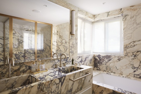 Bagno in stile glamour di 10 di NOMADE ARCHITETTURA