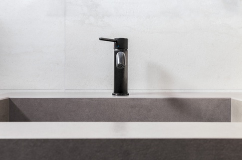 Bagno in stile contemporaneo di 4 di AD Design