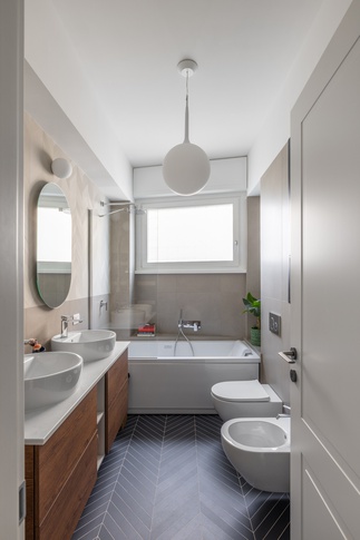 Bagno in stile moderno di 6 di Gruppo Castaldi