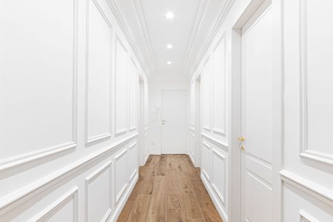 Corridoio in stile classico di 10 di Salvatore Sito Interior Designer