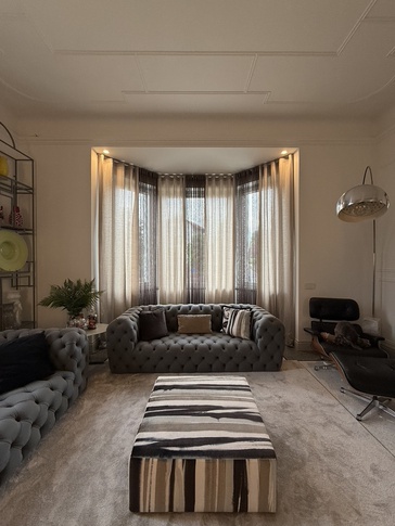 Soggiorno in stile eclettico di 30 di 5.1 Code srl