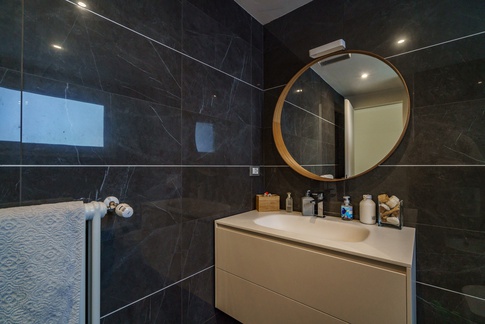 Bagno in stile moderno di 5 di Lorenzo Rossi Architetto