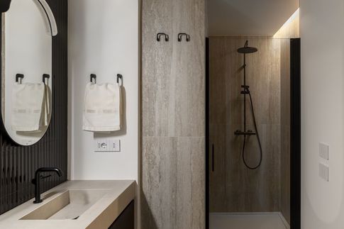 Bagno in stile contemporaneo di 9 di Pamela Camposano Ingegnere Architetto