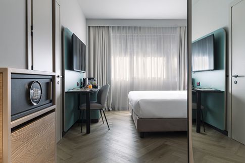 Camera da Letto in stile contemporaneo di 1 di Lorenzo Franzi | Fotografia