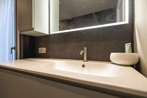 Bagno in stile contemporaneo di 5 di Architetto Zavagnini Daniele
