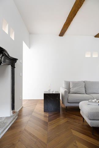 Soggiorno in stile contemporaneo di 20 di Andrea Benedetti Architetto