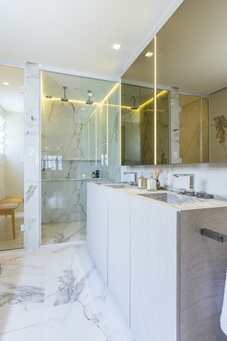 Bagno in stile moderno di 8 di Guzlive