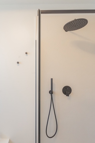 Bagno in stile moderno di 5 di Alessandra Parolini Studio