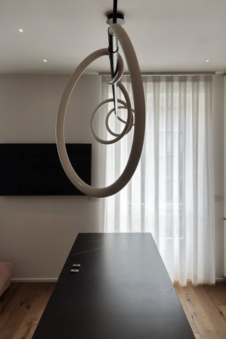 Open Space in stile contemporaneo di 39 di kkarchitecture