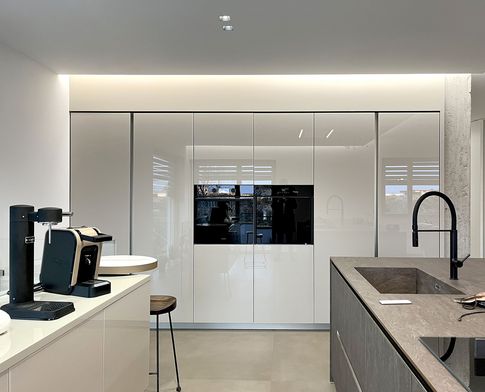 Open Space in stile moderno di 60 di B2Carchitetti