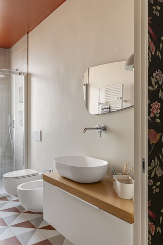 Bagno in stile contemporaneo di 6 di tapas studio