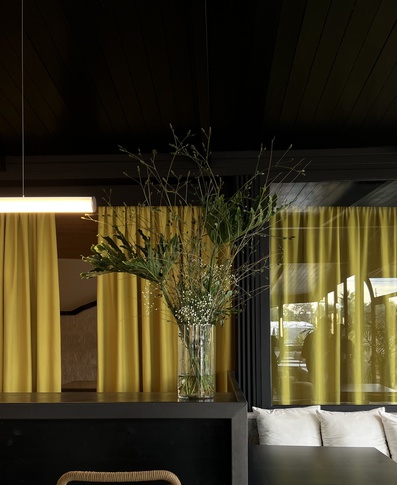 Open Space in stile contemporaneo di 200 di Otnas studio Open Space in stile contemporaneo di 200 di Otnas studio