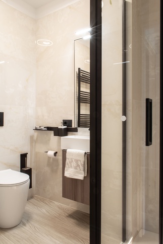 Bagno di Servizio in stile moderno di 3 di Chiara Colucci Interior Designer