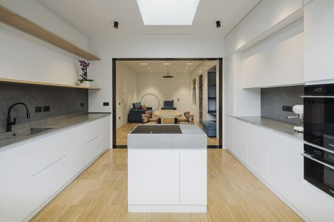 Open Space in stile contemporaneo di 38 di Tramas Open Space in stile contemporaneo di 38 di Tramas